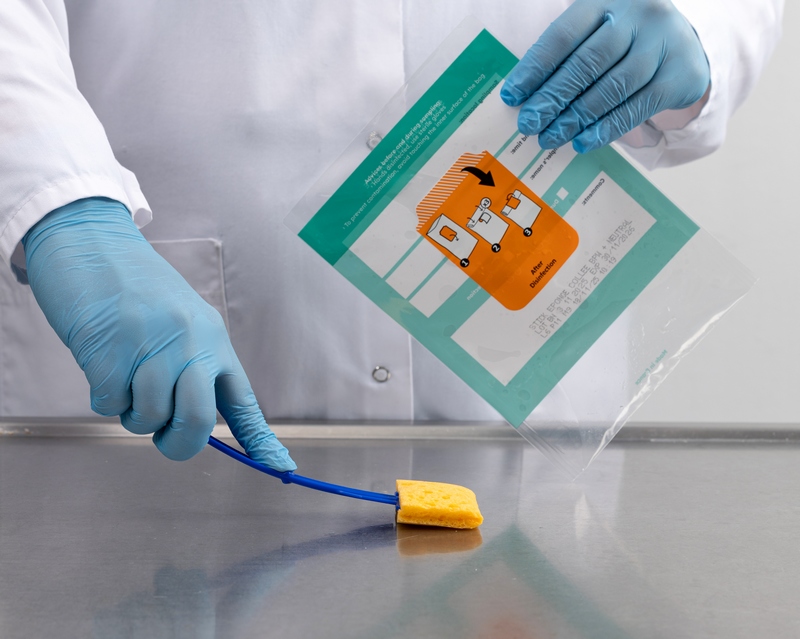 Campionamento microbiologico con SteriSponge Cellulose Stick